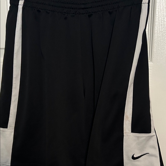 Nike Black and White‎ Sports Shorts - Picture 1 of 3